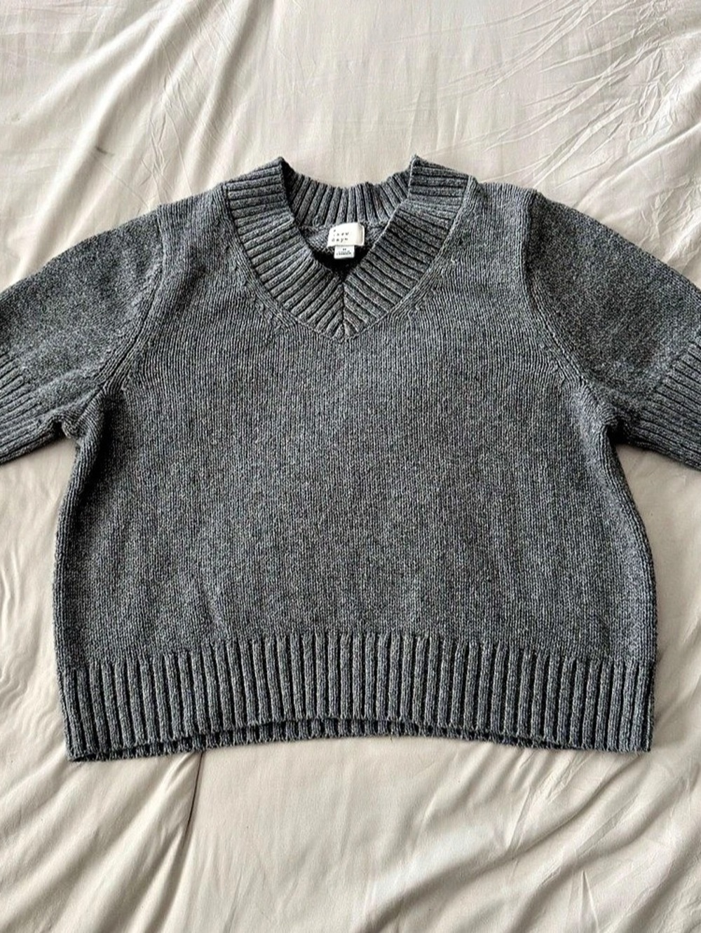 a new day Short-Sleeve V-Neck Sweater Gray Size Medium